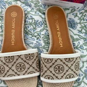 Tory Burch Beige and White Patterned Sandals